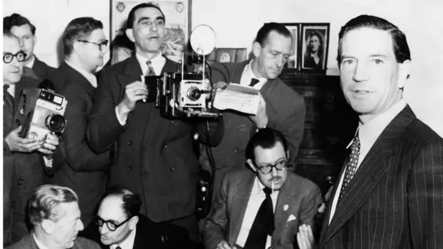 Ким Филби в 1955 году на пресс-конференции