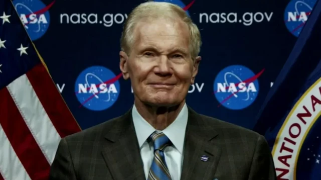  بیل نلسون، مدیر ناسا می‌گوید در حال رقابت با چین برای بازگشت به ماه است.