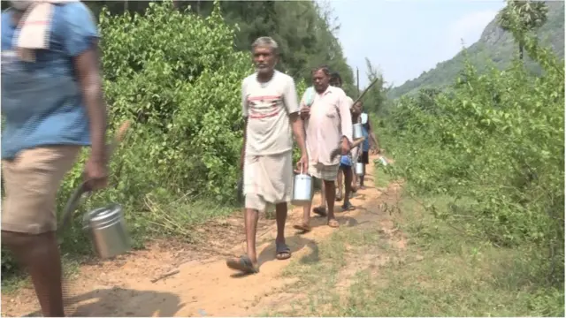 మైనింగ్ కోసమే నాన్-షెడ్యూల్డ్ ఏరియాలను షెడ్యూల్డ్ ఏరియాలలో కలపడం లేదన్న ఆరోపణలున్నాయి.