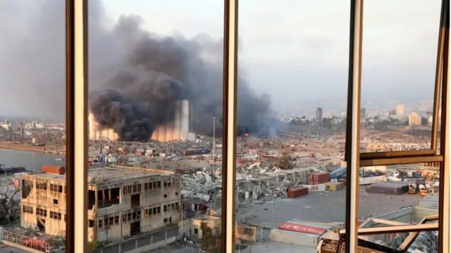Imágenes del destrozo y la devastación tras la explosión en Beirut.