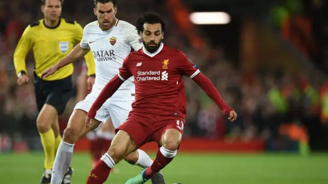 Mohammed Salah n waako pẹ̀lú agbablu Roma