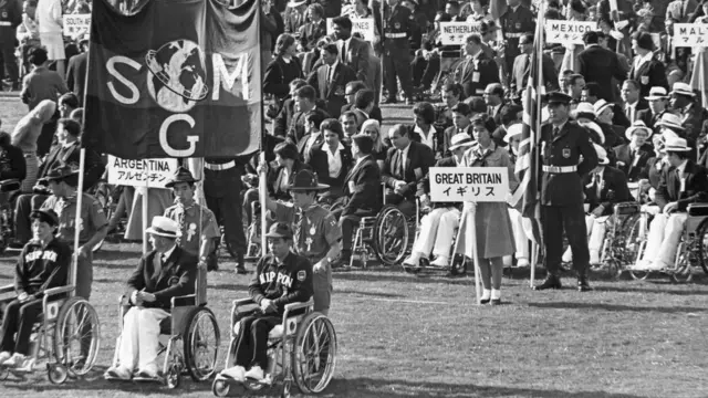 Imagen de la ceremonia de inauguración de los Juegos Paralímpicos de Tokio 1964.