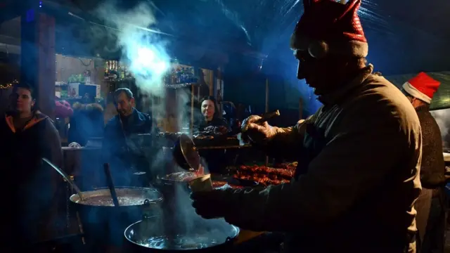 Фестиваль вина увечері