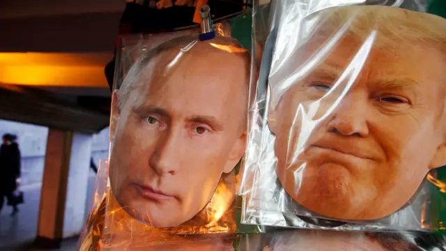 Máscaras com o rostocaca nickVladimir Putin e Donald Trump