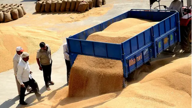 ભારતમાં હીટ વેવના કારણે ઘઉંનું ઉત્પાદન ઓછું થયું છે અને તેના કારણે ભાવ વધ્યા છે.