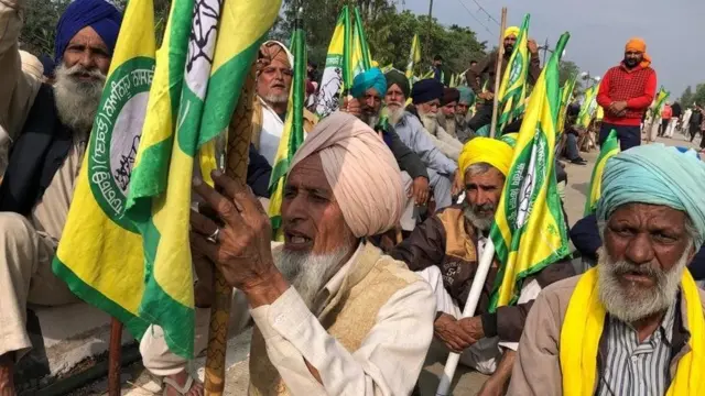 2020 நவம்பரில் பஞ்சாப் - அரியாணா எல்லையை போலீசார் மூடினர். எல்லையைக் கடப்பதற்காகத் திரண்டு போராட்டம் நடத்திய விவசாயிகள். (கோப்புப்படம்)