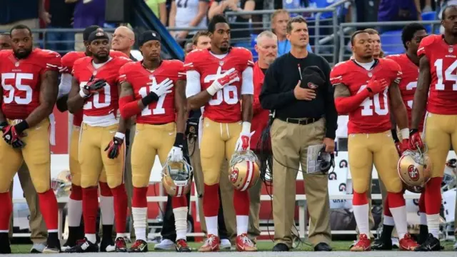 49ers entonando el himno de EE.UU.