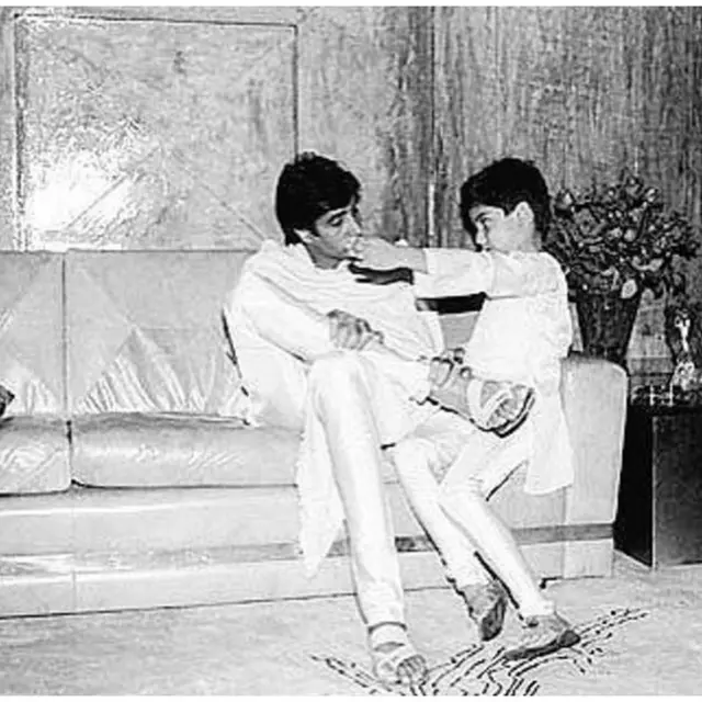 अमिताभ बच्चन अभिषेक के साथ