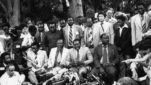 1980માં ઝિમ્બાબ્વેની સ્વતંત્રતા પછી મુગાબેએ કરેલી પ્રેસ કોન્ફરન્સ