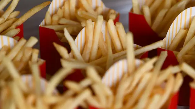 Kentang goreng saat ini adalah salah satu pilihan vegetarian di menu McDonald's di dunia.