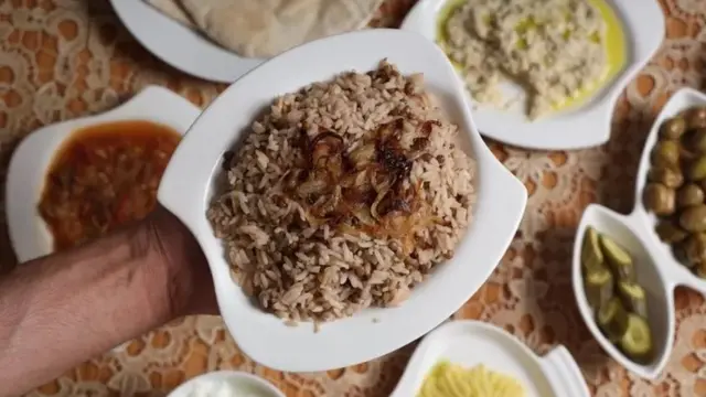 ਚੌਲਾਂ ਨਾਲ ਭੁੰਨੇ ਹੋਏ ਪਿਆਜ ਦਾ ਸਾਲਨ