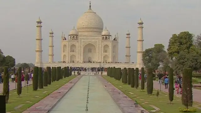 විදේශීය උදව් ලබා ගනිමින් හෝ 'තාජ් මහල්' රැක ගන්නා ලෙසත් අධිකරණය ආණ්ඩුවට උපදෙස් දෙයි.