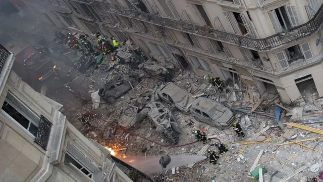 A general view shows debris and car wreckage following the explosion of a bakery on the corner of the rue Sainte-Cécile and rue de Trévise in central Paris on 12 January 2019