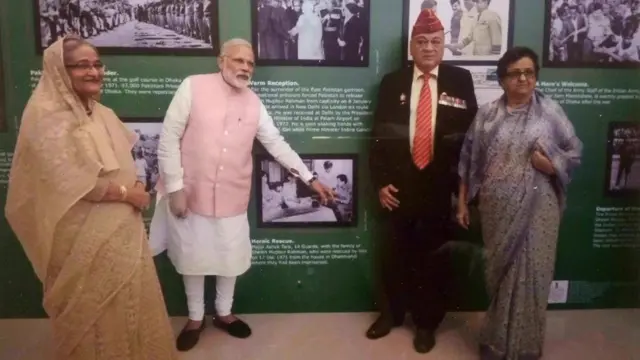 দিল্লিতে ভারত ও বাংলাদেশের প্রধানমন্ত্রীের সঙ্গে সস্ত্রীক অশোক তারা। এপ্রিল, ২০১৭