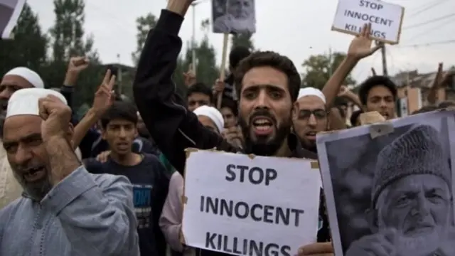 कश्मीर में प्रदर्शनकारी