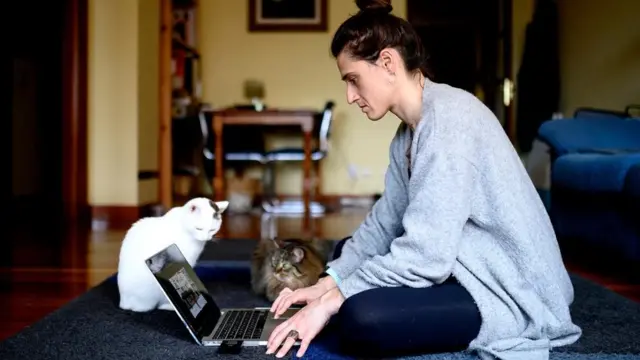 வீட்டிலிருந்து வேலை செய்யும் லட்சக்கணக்கானோருக்கு, வழக்கம் போல அலுவலக வாழ்க்கைக்கு திரும்புவது கடினமாக இருக்கலாம்.