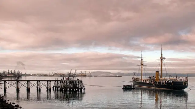 Monitor Huáscar en Talcahuano, en 2009.