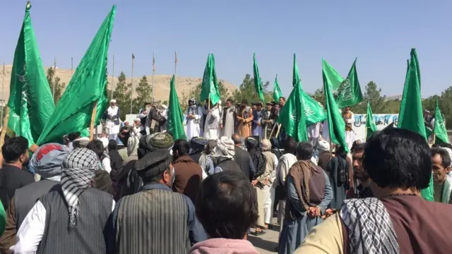 په هرات کې د ډاکټر نجیب الله پلویانو چې په کوم ځای کې نن د لاریون تابیا کړې وه، د جمعیت ګوند پلویانو يې پر ځای غونډه وکړه او هغه ځای يې ترې نیولی و.