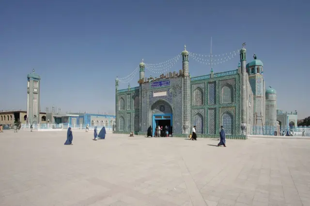 U Plavoj džamiji smeštena je grobnica Alije