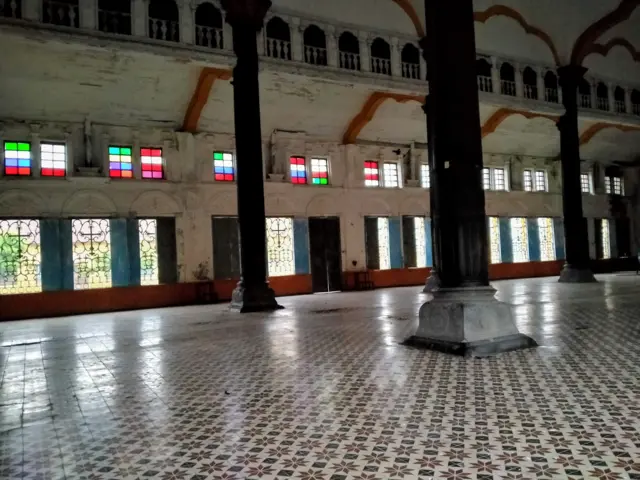 Bên trong nhà thờ Bùi Chu đã trống rỗng