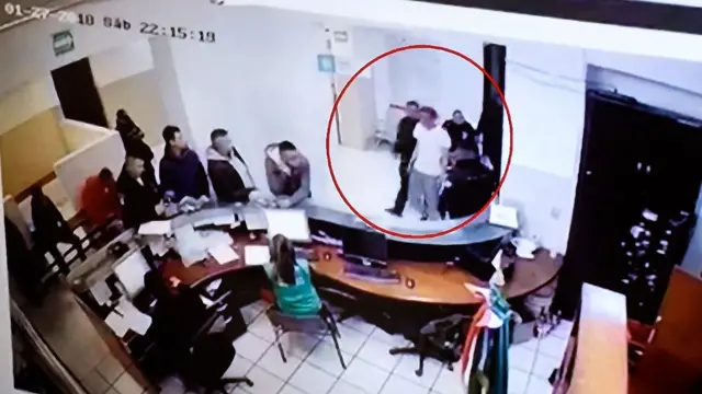 Marco Antonio Sánchez en una agencia del Ministerio Público