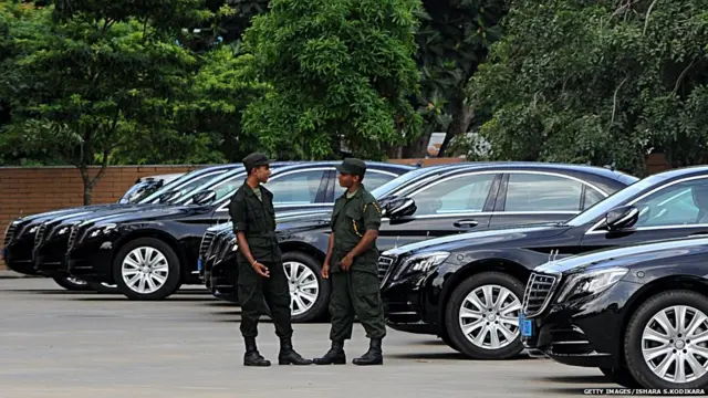 සුඛෝපභෝගී මෝටර් රථ