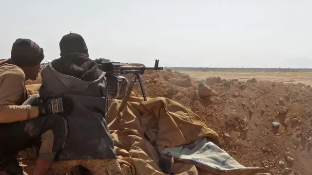 Forces loyal to Yemen's government clash with Houthi rebels in al-Jadaan, north-west of Marib (22 November 2020)