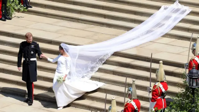 Свадьба принца Гарри и Меган Маркл - Меган идет от алтаря