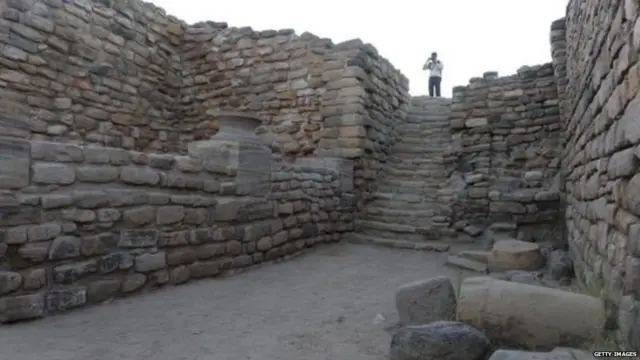 उत्खननात सापडलेलं सिंधू संस्कृतीतलं एक ठिकाण