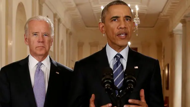 นายโจ ไบเดน และนายบารัก โอบามา