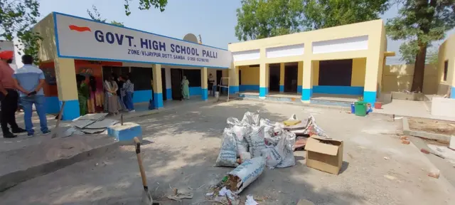 పల్లిలోని ప్రభుత్వ పాఠశాల