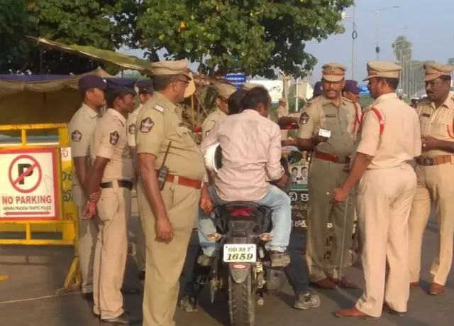 పోలీసులు