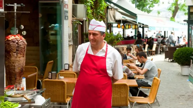 Всеми любимое блюдо продается и в ларьках, и в кафе