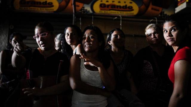 Mulheresbestgame bet aposta onlinesala escura na Venezuela. País sofre com constantes apagões