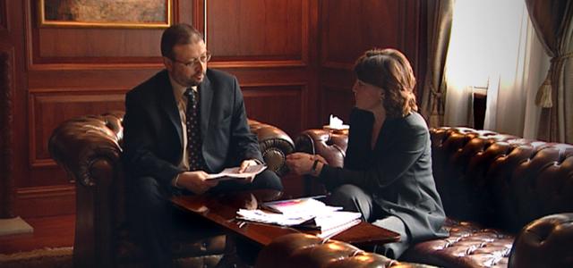 Jamal Khashoggi com a jornalista Jane Corbin em 2004