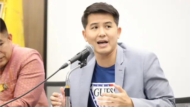 นายอธิรัฐ รัตนเศรษฐ รัฐมนตรีช่วยว่าการกระทรวงคมนาคม