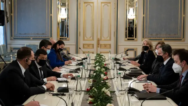 اجتماع بلينكن مع المسؤولين الأوكرانيين.