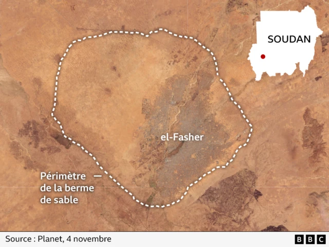 Une image satellite annotée pour montrer une berme de sable entourant El-Fasher.