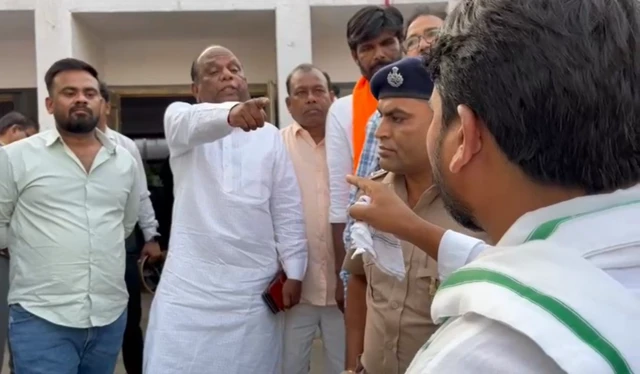 ચૈતર વસાવા અને મનસુખ વાસાવાના કાર્યકર્તાઓ એકબીજા પર આક્ષેપો શરૂ કરી દેતાં સ્થિતિ વણસી ગઈ હતી