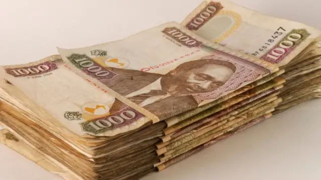 liasse de 1000 billets de 1 000 shillings kenyans