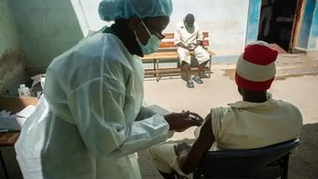 Une analyse réalisée par Public Health England a révélé que deux doses du vaccin Pfizer ou AstraZeneca étaient efficaces à plus de 90 % contre les hospitalisations pour Covid-19 causées par Delta