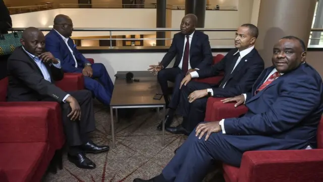 Vital Kamerhe, Felix Tshisekedi, Adolphe Muzito, Moise Katumbi, et Jean-Pierre Bemba, politiciens de l'opposition de la République démocratique du Congo.