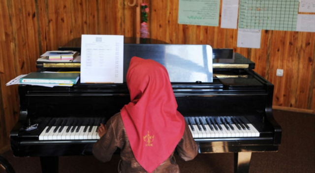 کلاس های مانند (در سال ۲۰۱۱) در موسسه ملی موسیقی افغانستان آغاز شده است