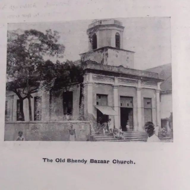 जुने भेंडीबजार चर्च. येथे टिळकांचा बाप्तिस्मा झाला. आता येथे मांडवी टेलीफोन केंद्र आहे.