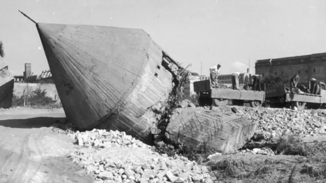 हिटलर के बंकर का मलबा