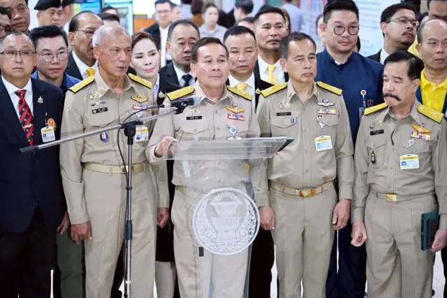 พล.อ.สวัสดิ์ ทัศนา นำทีมแถลงเมื่อ 19 มิ.ย. ว่า "บัดนี้ความอดทนของคนในชาติได้สิ้นสุดลงแล้ว จากสถานการณ์ที่เกิดขึ้นจากผู้นำรัฐบาลที่ด้อยความสามารถ ขาดประสิทธิภาพ ขาดภาวะผู้นำ ประเทศชาติขาดความเป็นปึกแผ่น ไร้ศักดิ์ศรีและเกียรติภูมิ" ก่อนยื่นถอดถอนนายกฯ ออกจากตำแหน่ง