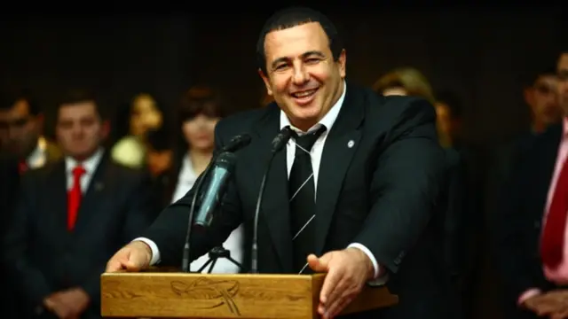 Tsarukyan mövcud Ermənistan hökumətini "100 faiz dəyişmək" məsələsi üzrə konsultasiyalar keçirməyə başlayıb