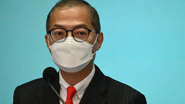 香港醫務衛生局局長盧寵茂在金鐘香港特區政府總部內出席新聞發佈會(23/9/2022)