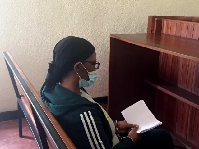 Munyenyezi yavuze ko atarabona dosiye irimo ibyaha aregwa