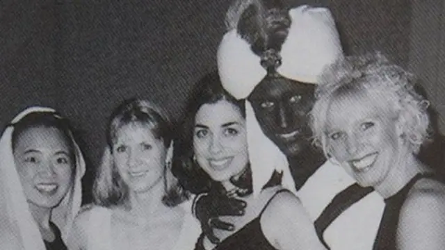 Justin Trudeau yifotoje yigize umwirabura mu maso no ku maboko